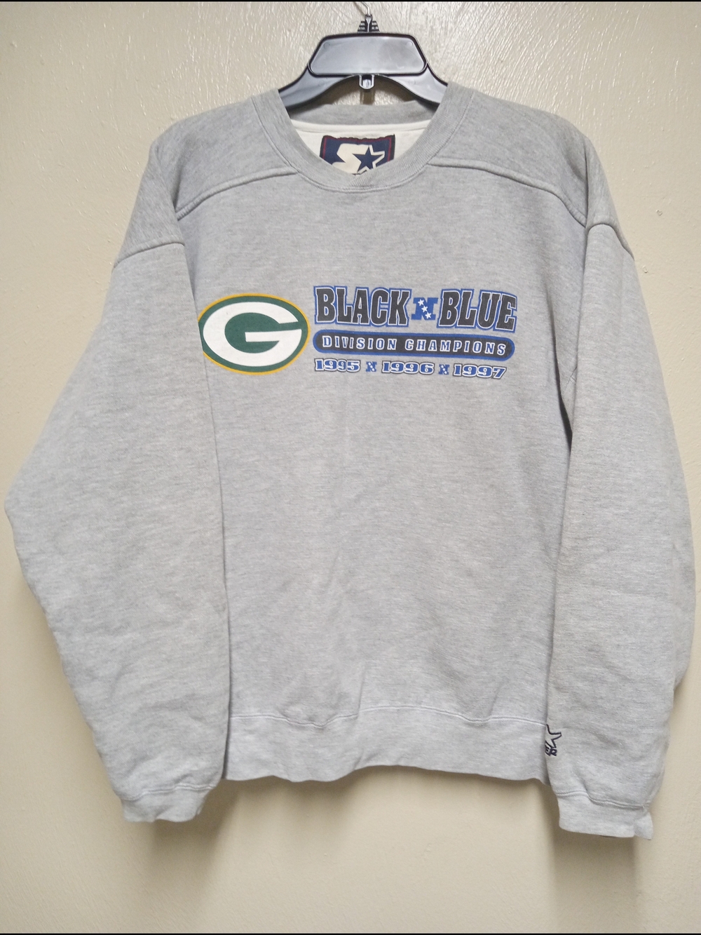 1997 Starter Sweatshirt Large Fits XL Green Bay Packers Black N Blue Division